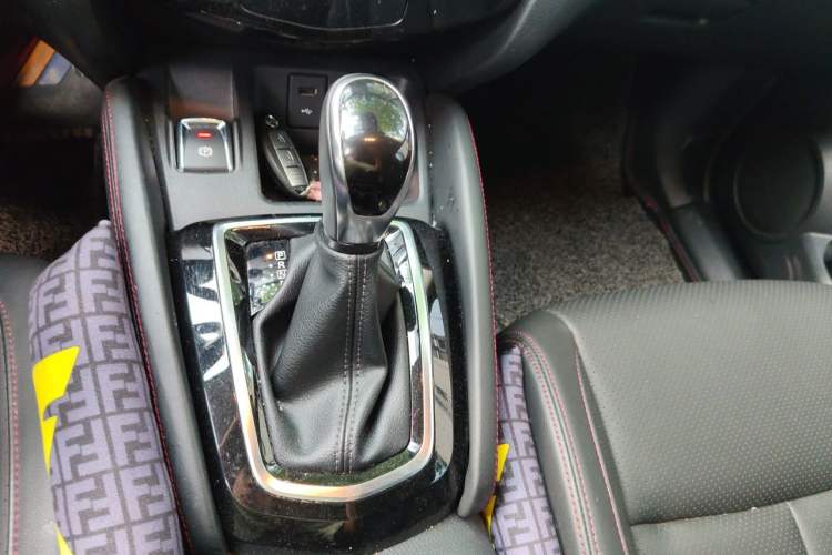 Used Nissan Qashqai 2021 2.0L CVT Luxury Edition Gear Lever