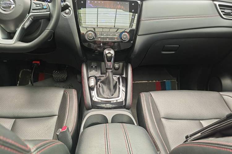Used Nissan Qashqai 2021 2.0L CVT Luxury Navigation Edition Gear Lever