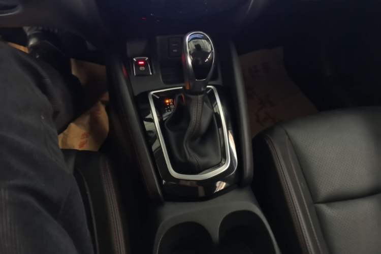 Used Nissan Qashqai 2021 2.0L CVT Luxury Edition Gear Lever