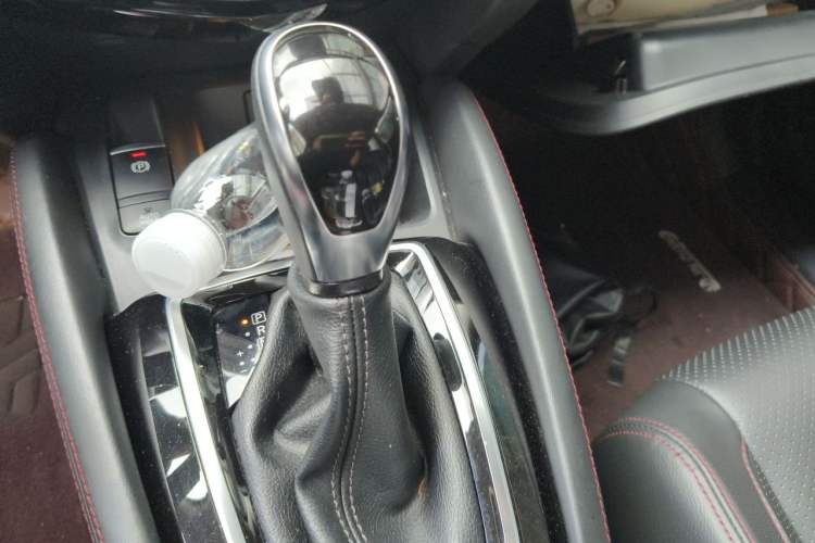 Used Nissan Qashqai 2021 2.0L CVT Luxury Navigation Edition Gear Lever