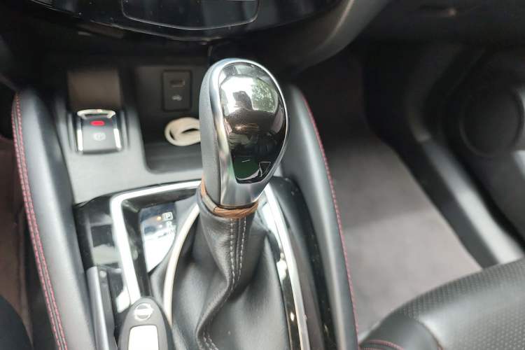 Used Nissan Qashqai 2021 2.0L CVT Luxury Edition Gear Lever