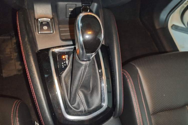 Used Nissan Qashqai 2021 2.0L CVT Luxury Edition Gear Lever