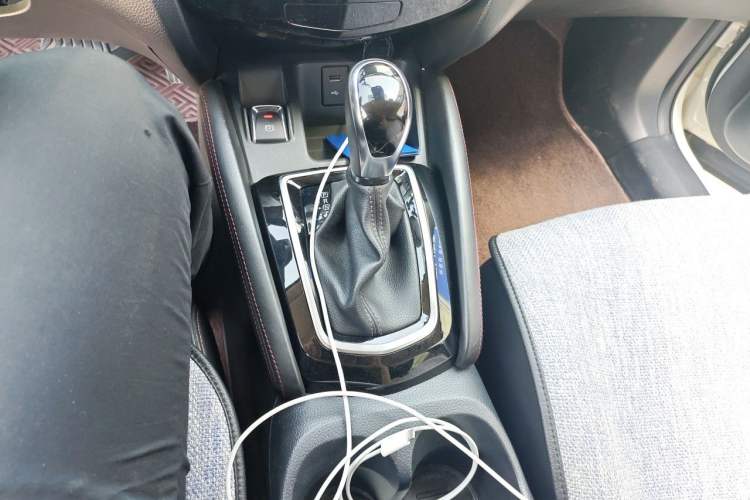 Used Nissan Qashqai 2021 2.0L CVT Luxury Navigation Edition Gear Lever