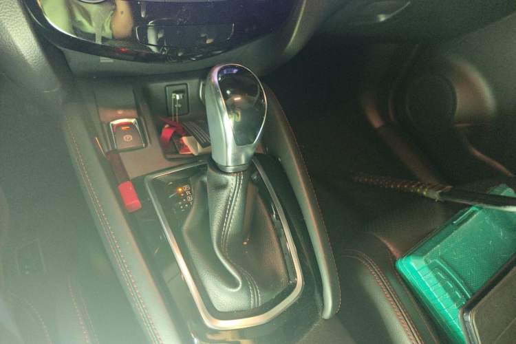 Used Nissan Qashqai 2021 2.0L CVT Luxury Edition Gear Lever