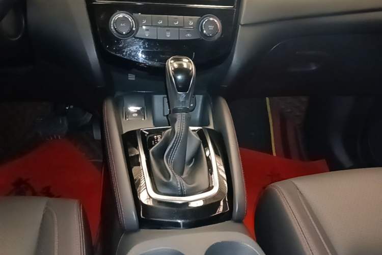 Used Nissan Qashqai 2021 2.0L CVT Luxury Edition Gear Lever