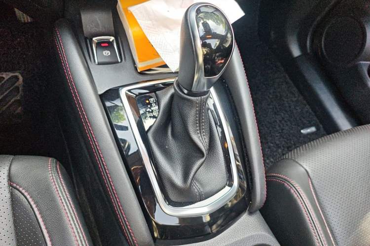 Used Nissan Qashqai 2021 2.0L CVT Luxury Edition Gear Lever