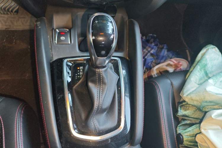 Used Nissan Qashqai 2021 2.0L CVT Luxury Navigation Edition Gear Lever