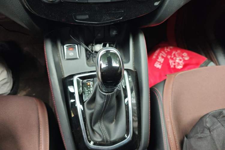 Used Nissan Qashqai 2021 2.0L CVT Luxury Edition Gear Lever