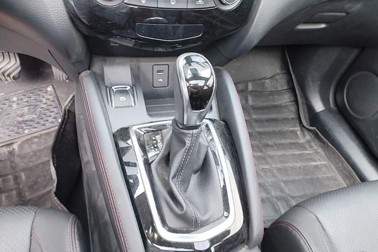 Used Nissan Qashqai 2021 2.0L CVT Luxury Edition Gear Lever