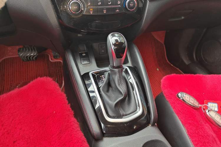 Used Nissan Qashqai 2021 2.0L CVT Luxury Navigation Edition Gear Lever