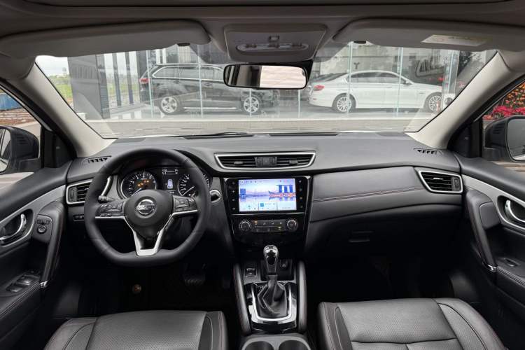 Used Nissan Qashqai 2021 2.0L CVT Luxury Edition Interior 1