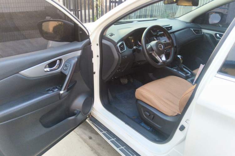 Used Nissan Qashqai 2021 2.0L CVT Luxury Edition Interior 3