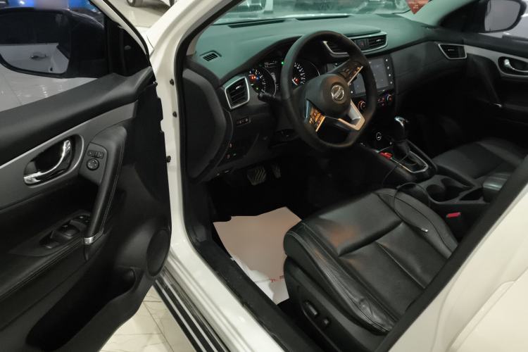 Used Nissan Qashqai 2021 2.0L CVT Luxury Edition Interior 3