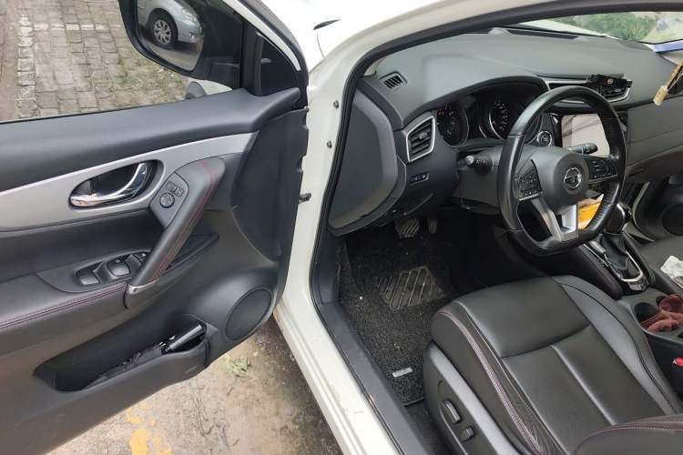 Used Nissan Qashqai 2021 2.0L CVT Luxury Edition Interior 3