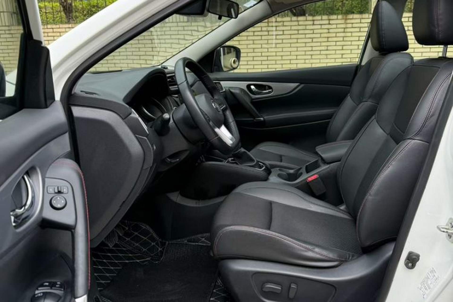 Used Nissan Qashqai 2021 2.0L CVT Luxury Edition Interior 3