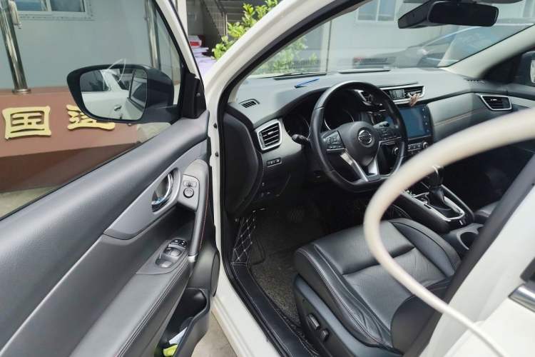 Used Nissan Qashqai 2021 2.0L CVT Luxury Edition Interior 3