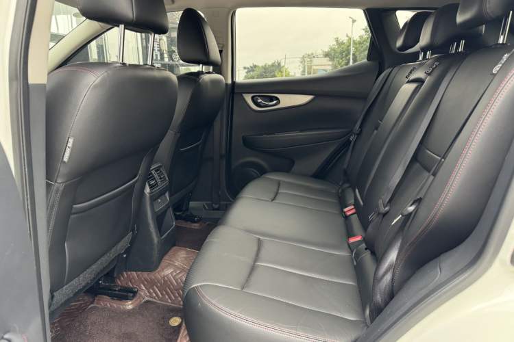 Used Nissan Qashqai 2021 2.0L CVT Luxury Edition Interior 4