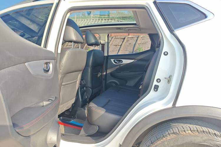 Used Nissan Qashqai 2021 2.0L CVT Luxury Navigation Edition Interior 4