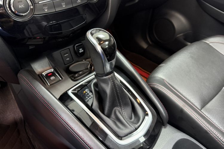 Used Nissan Qashqai 2021 2.0L CVT Luxury Edition Interior 6