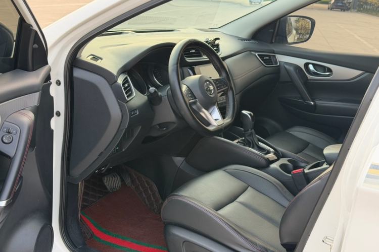 Used Nissan Qashqai 2021 2.0L CVT Luxury Edition Interior 8