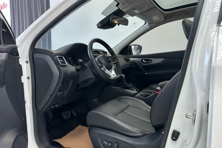 Used Nissan Qashqai 2021 2.0L CVT Luxury Edition Interior 8