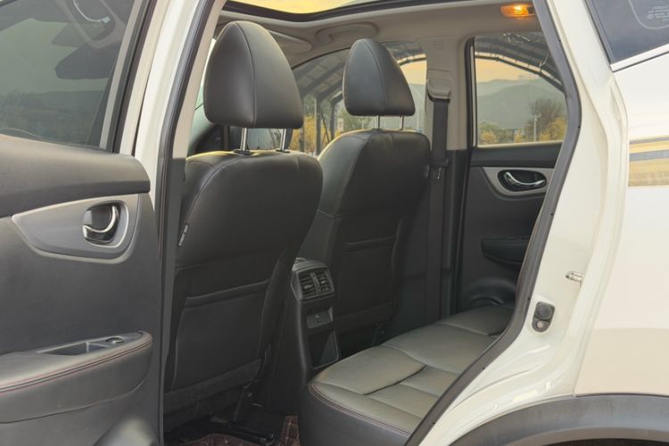 Used Nissan Qashqai 2021 2.0L CVT Luxury Edition Interior 9