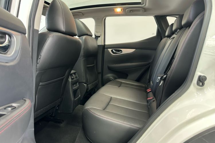 Used Nissan Qashqai 2021 2.0L CVT Luxury Edition Interior 9