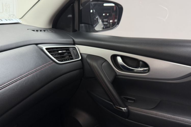 Used Nissan Qashqai 2021 2.0L CVT Luxury Edition Interior 9