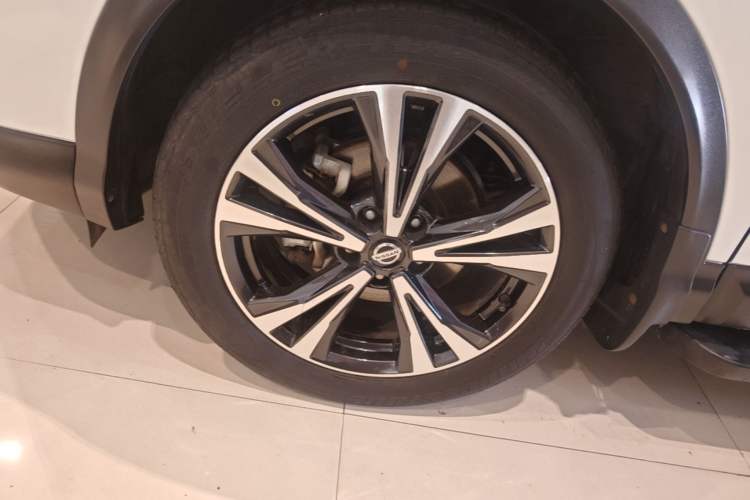 Used Nissan Qashqai 2021 2.0L CVT Luxury Edition Left Front Wheel Hub