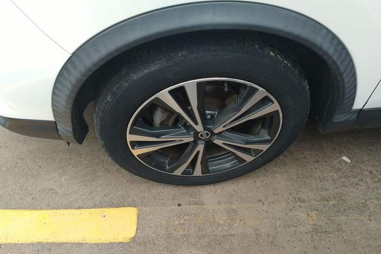 Used Nissan Qashqai 2021 2.0L CVT Luxury Edition Left Front Wheel Hub