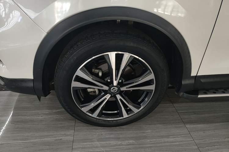 Used Nissan Qashqai 2021 2.0L CVT Luxury Edition Left Front Wheel Hub