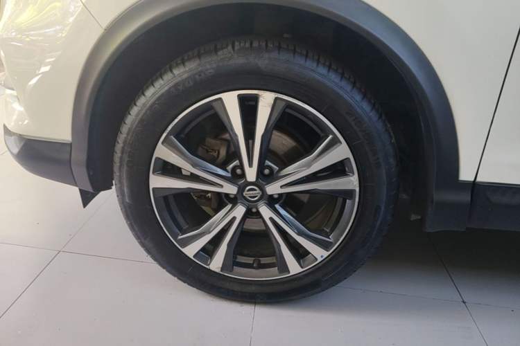 Used Nissan Qashqai 2021 2.0L CVT Luxury Edition Left Front Wheel Hub