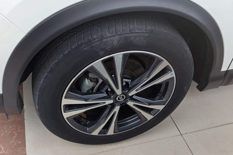 Used Nissan Qashqai 2021 2.0L CVT Luxury Edition Left Front Wheel Hub