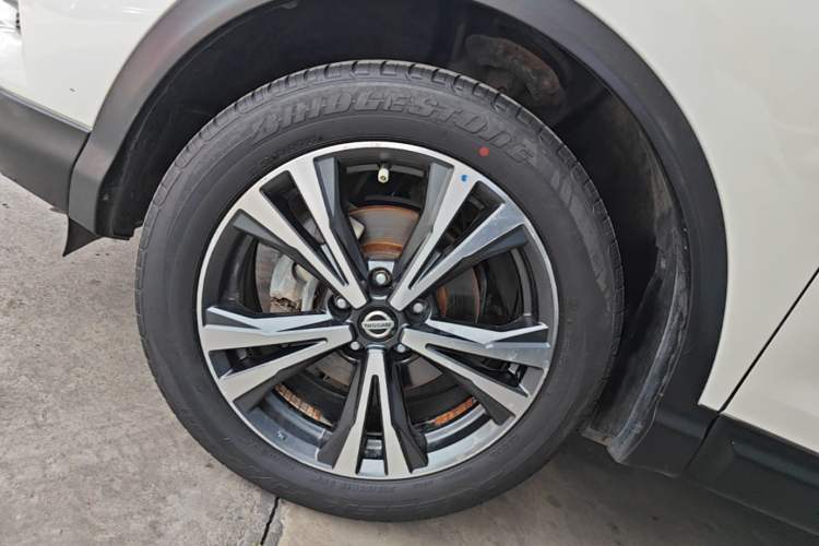 Used Nissan Qashqai 2021 2.0L CVT Luxury Edition Left Front Wheel Hub
