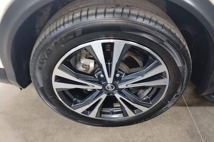 Used Nissan Qashqai 2021 2.0L CVT Luxury Edition Left Front Wheel Hub