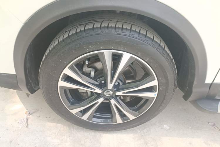 Used Nissan Qashqai 2021 2.0L CVT Luxury Edition Left Front Wheel Hub