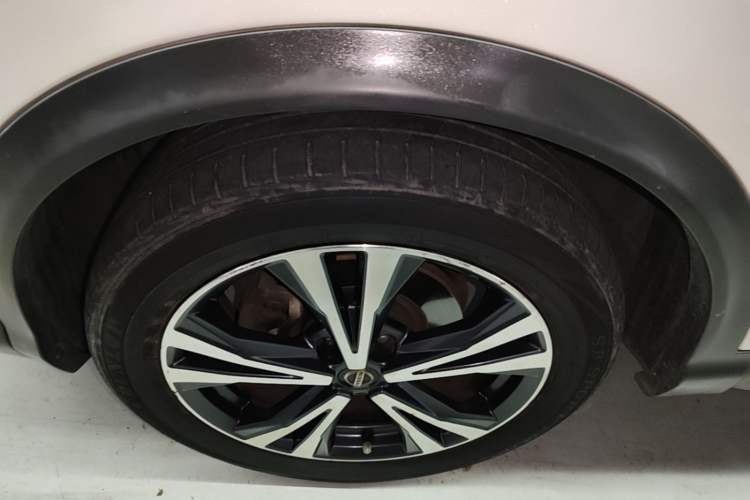 Used Nissan Qashqai 2021 2.0L CVT Luxury Edition Left Front Wheel Hub