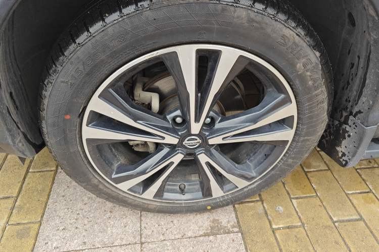 Used Nissan Qashqai 2021 2.0L CVT Luxury Navigation Edition Left Front Wheel Hub