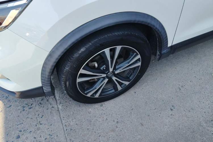 Used Nissan Qashqai 2021 2.0L CVT Luxury Edition Left Front Wheel Hub
