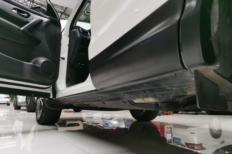 Used Nissan Qashqai 2021 2.0L CVT Luxury Edition Left Side Sill