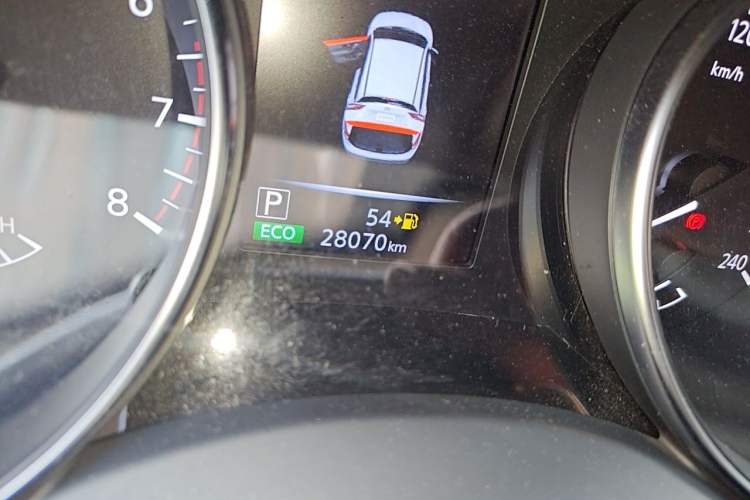 Used Nissan Qashqai 2021 2.0L CVT Luxury Edition Odometer Close Up