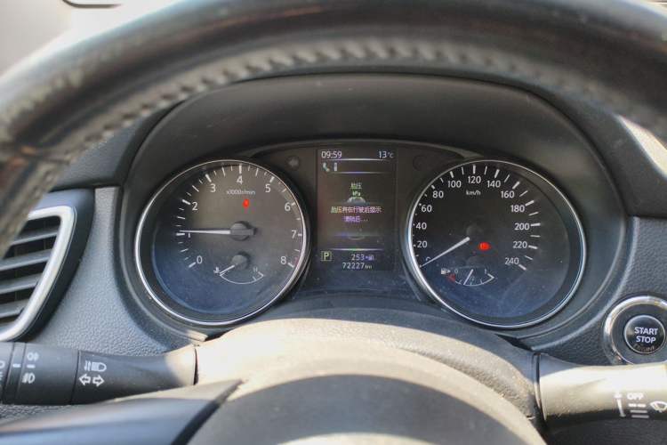 Used Nissan Qashqai 2021 2.0L CVT Luxury Edition Odometer Close Up