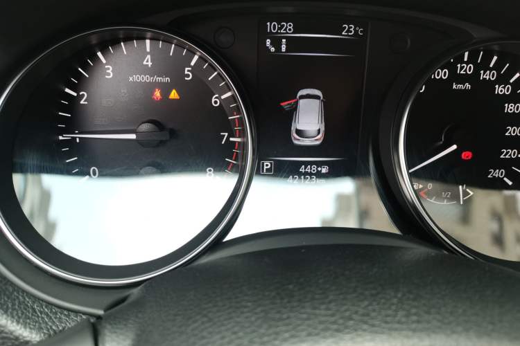 Used Nissan Qashqai 2021 2.0L CVT Luxury Edition Odometer Close Up
