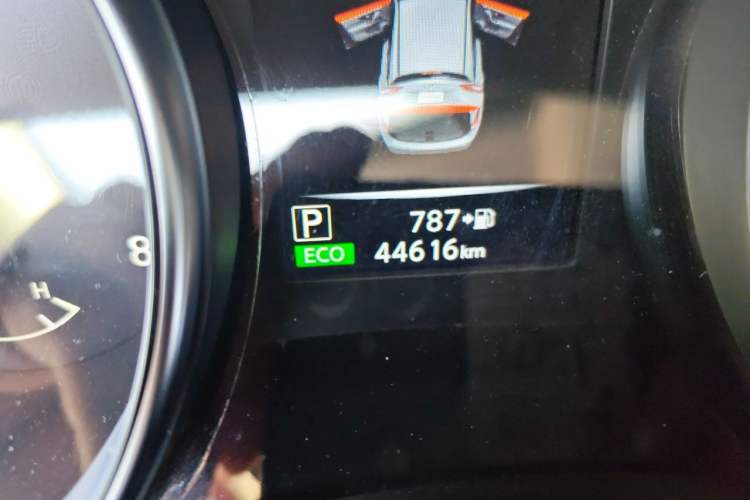 Used Nissan Qashqai 2021 2.0L CVT Luxury Navigation Edition Odometer Close Up