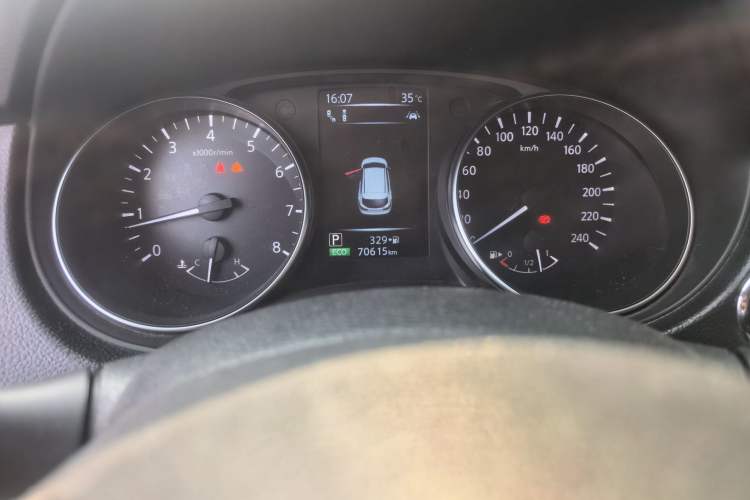 Used Nissan Qashqai 2021 2.0L CVT Luxury Edition Odometer Close Up