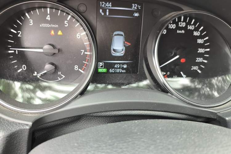Used Nissan Qashqai 2021 2.0L CVT Luxury Edition Odometer Close Up