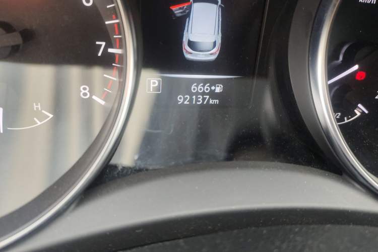 Used Nissan Qashqai 2021 2.0L CVT Luxury Edition Odometer Close Up