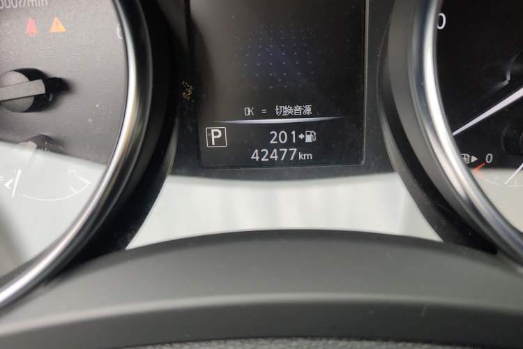 Used Nissan Qashqai 2021 2.0L CVT Luxury Edition Odometer Close Up