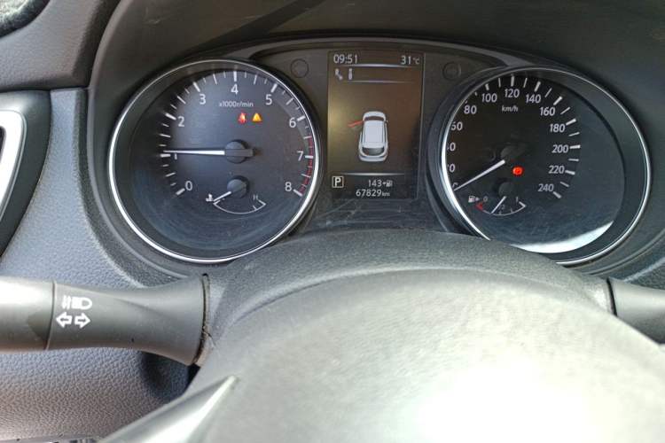 Used Nissan Qashqai 2021 2.0L CVT Luxury Edition Odometer Close Up