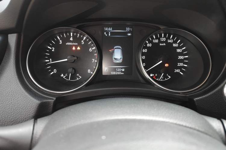 Used Nissan Qashqai 2021 2.0L CVT Luxury Edition Odometer Close Up